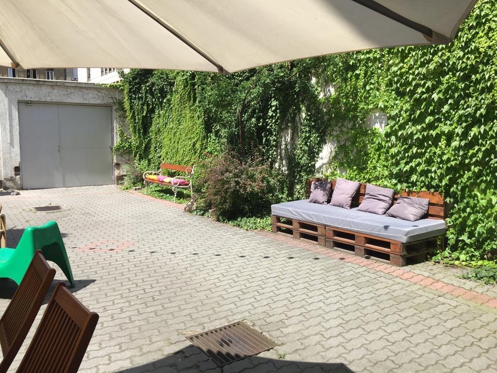 East Side Hostel บูดาเปสต์ ภายนอก รูปภาพ