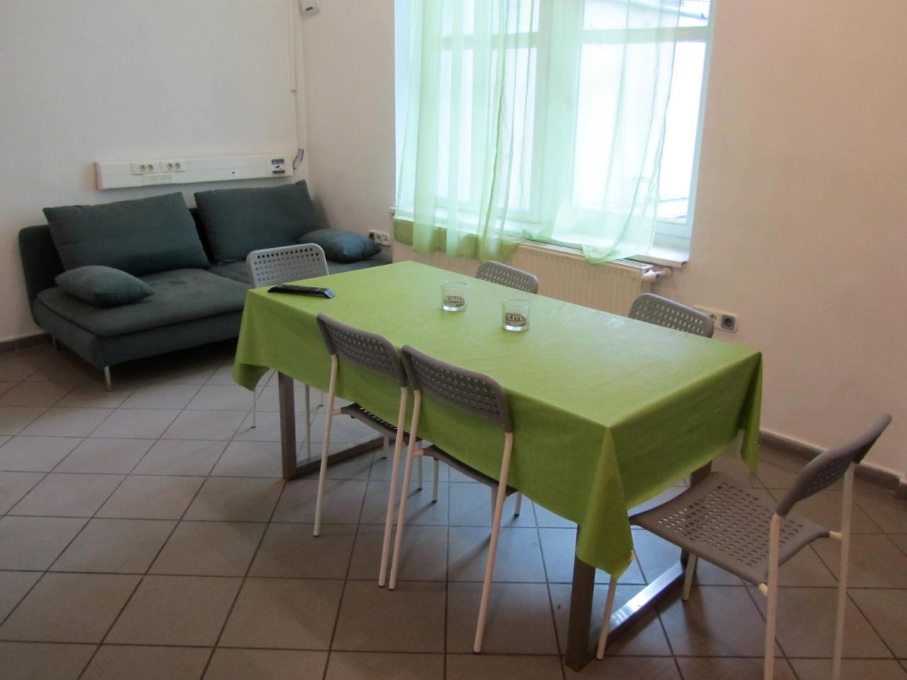 East Side Hostel บูดาเปสต์ ภายนอก รูปภาพ