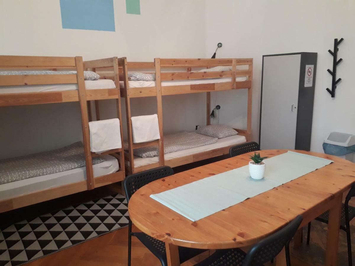 East Side Hostel บูดาเปสต์ ภายนอก รูปภาพ