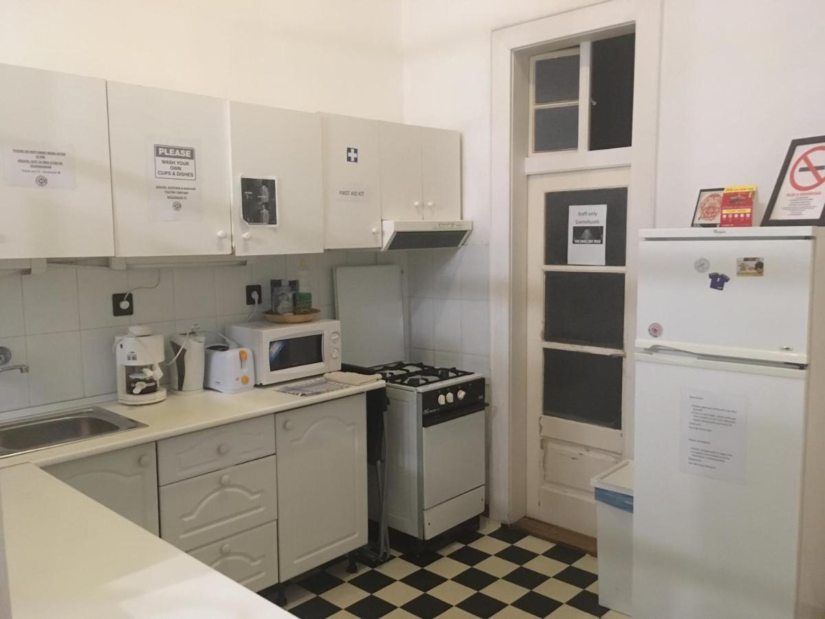 East Side Hostel บูดาเปสต์ ภายนอก รูปภาพ