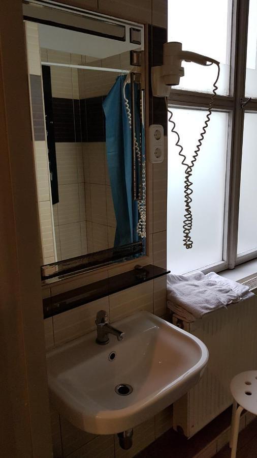 East Side Hostel บูดาเปสต์ ภายนอก รูปภาพ